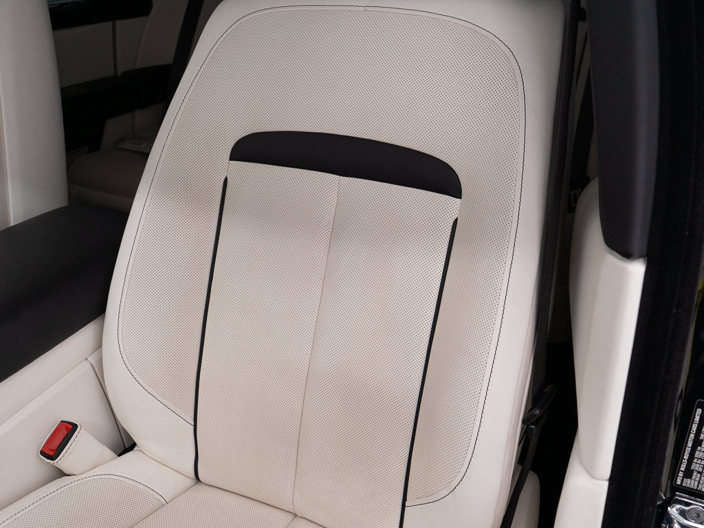 Certified 2022 Rolls-Royce Cullinan Black Badge w/ Dark Exterior Package AWD/4WD image 19