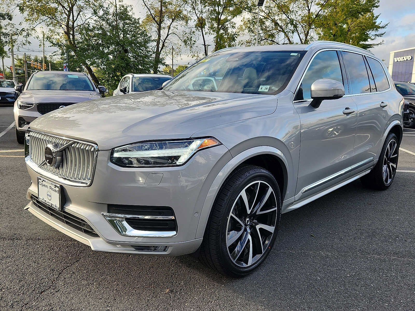 Certified 2023 Volvo XC90 B6 Plus AWD/4WD image 3