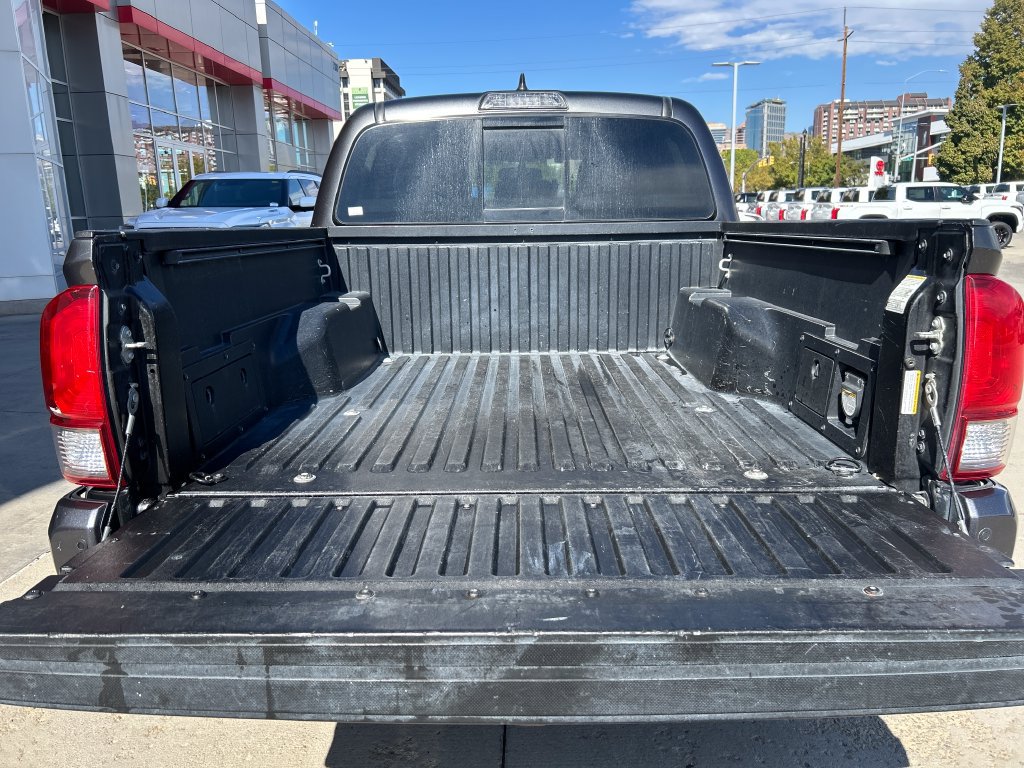 Certified 2017 Toyota Tacoma TRD Off-Road AWD/4WD image 15