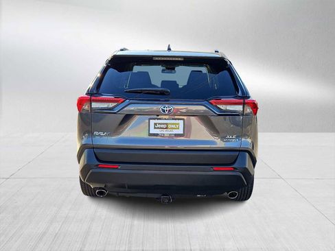 Used 2021 Toyota RAV4 XLE w/ Carpet Mat Package (TMS) image 7