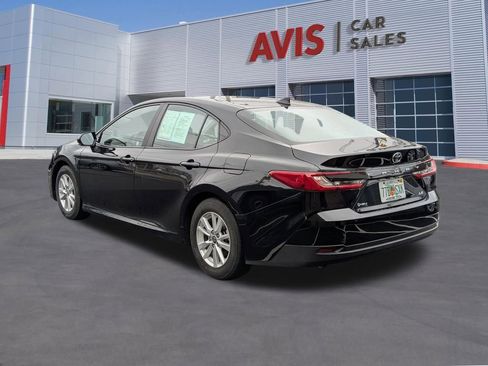 Used 2025 Toyota Camry LE image 10