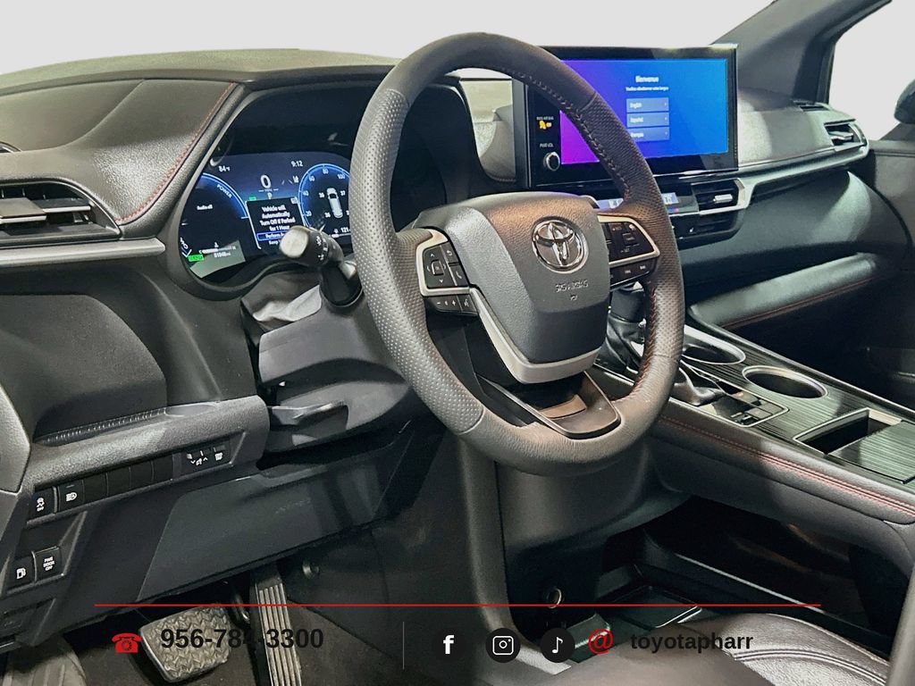 Used 2025 Toyota Sienna XSE FWD image 8