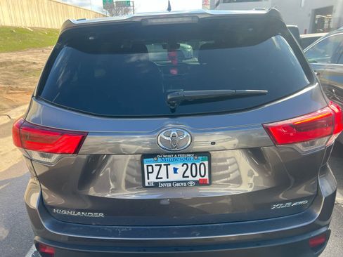 Used 2019 Toyota Highlander XLE image 4