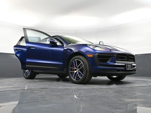 Certified 2023 Porsche Macan S AWD/4WD image 38