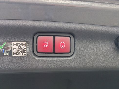 Used 2024 Mercedes-Benz C 300 Sedan image 13