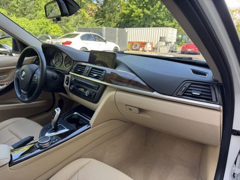 Used 2015 BMW 320i Sedan RWD image 38