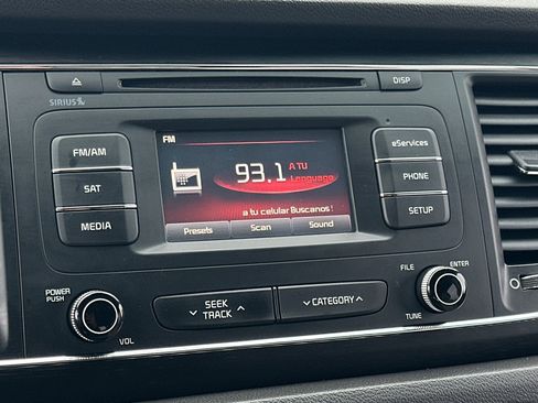 Used 2016 Kia Sedona LX w/ LX Convenience Package image 18