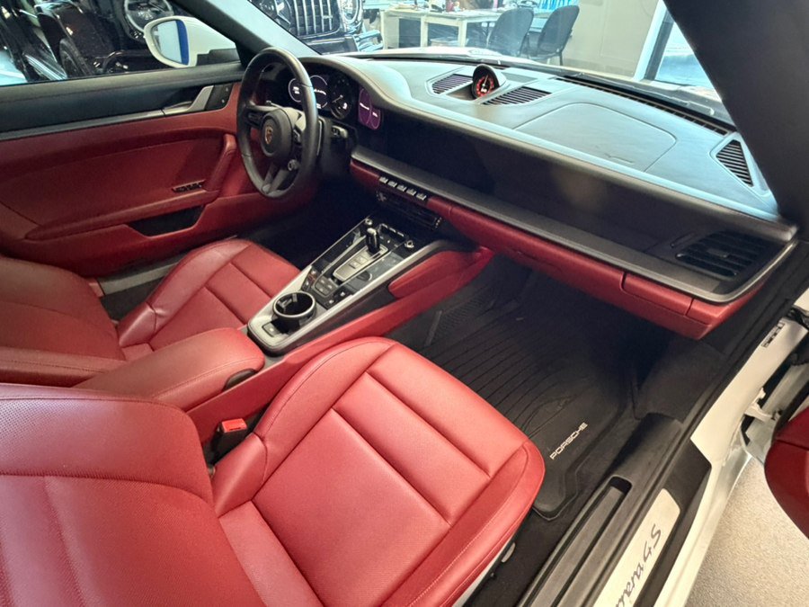 Used 2024 Porsche 911 Carrera 4S AWD/4WD image 62