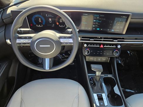 Used 2025 Hyundai Santa Cruz SEL FWD image 12
