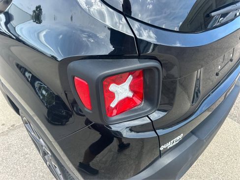 Used 2019 Jeep Renegade Latitude image 24