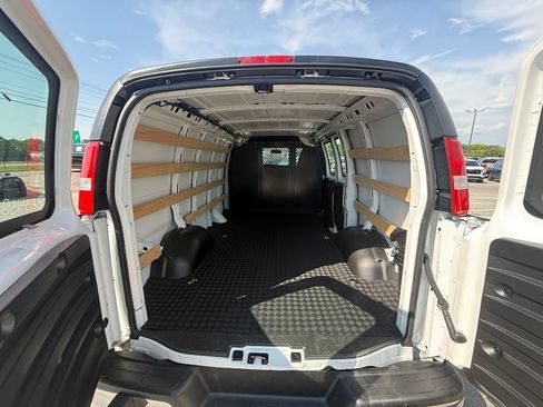 Used 2025 Chevrolet Express 2500 w/ Driver Convenience Package RWD image 5