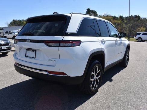 Used 2025 Jeep Grand Cherokee Limited w/ Luxury Tech Group II image 9