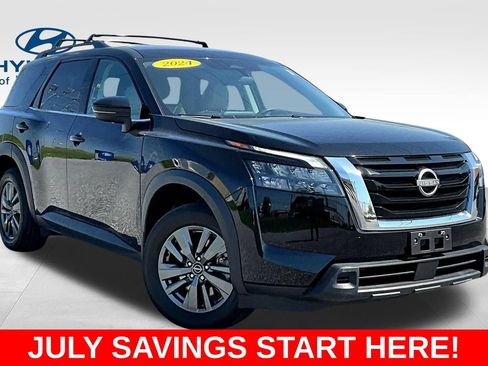 Used 2024 Nissan Pathfinder SV AWD/4WD image 3