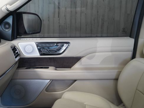 Used 2020 Lincoln Navigator Reserve w/ Luxury Package AWD/4WD image 31
