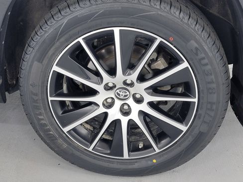 Used 2018 Toyota Highlander SE image 11