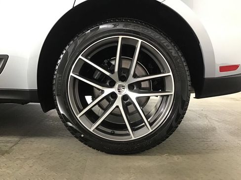 Certified 2026 Porsche Macan AWD/4WD image 12