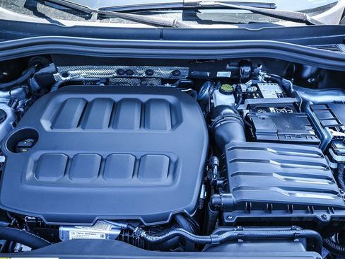 New 2025 Volkswagen Tiguan SE image 27