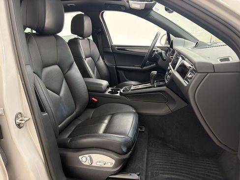 Used 2024 Porsche Macan AWD/4WD image 24