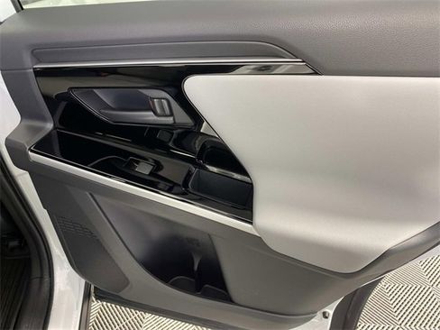 Used 2024 Subaru Solterra Limited image 25