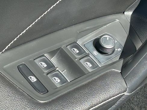 Used 2023 Volkswagen Tiguan SE FWD image 28