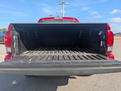 Used 2020 Toyota Tacoma SR w/ SR Convenience Package image 32