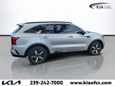 Used 2022 Kia Sorento S w/ Panoramic Sunroof Package FWD image 4