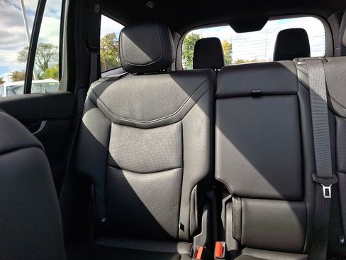 Used 2023 Cadillac XT6 Premium Luxury image 14