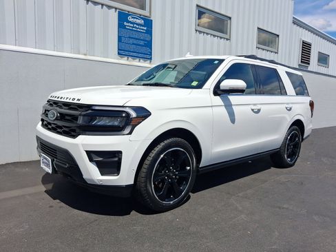 Used 2022 Ford Expedition Limited AWD/4WD image 1