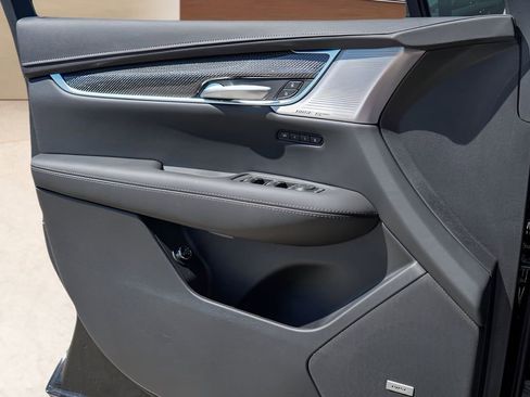 New 2026 Cadillac XT5 Sportv w/ LPO, Onyx Lite Package image 17