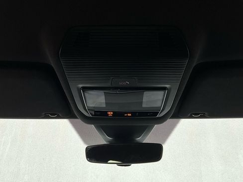 Used 2025 Volkswagen Atlas Cross Sport SE image 16