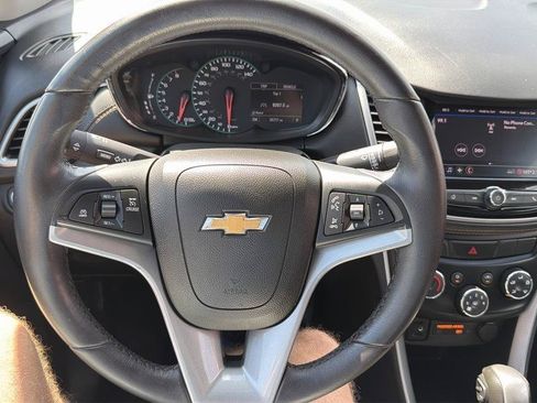 Used 2021 Chevrolet Trax LT w/ Driver Confidence Package FWD image 13