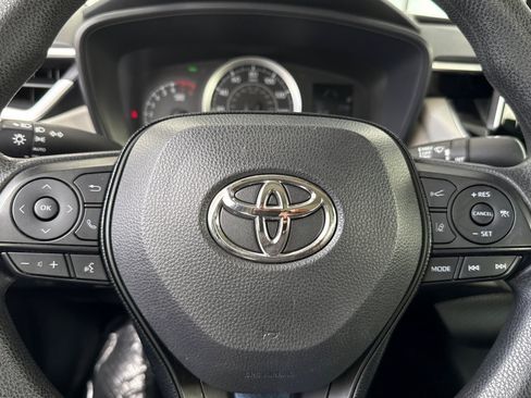 Used 2020 Toyota Corolla LE w/ LE Convenience Package FWD image 15