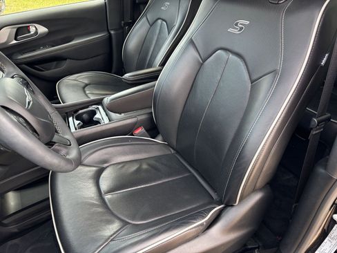 Used 2025 Chrysler Pacifica Limited FWD image 40