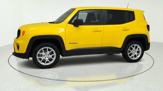 Used 2023 Jeep Renegade Latitude AWD/4WD image 2