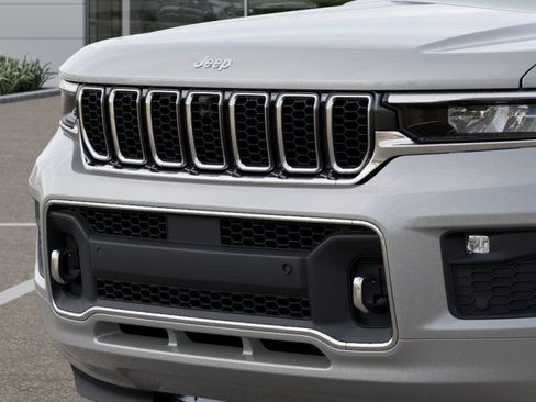 New 2025 Jeep Grand Cherokee Overland w/ Adv Protech Group III AWD/4WD image 12