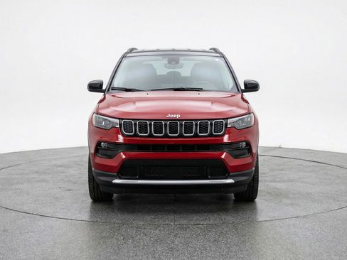 Used 2025 Jeep Compass Limited AWD/4WD image 2