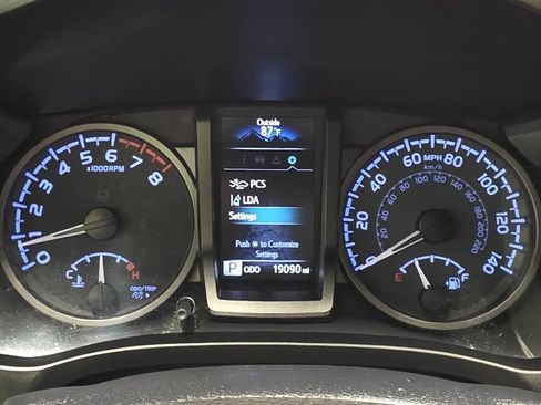 Used 2021 Toyota Tacoma TRD Off-Road w/ Technology Package AWD/4WD image 33