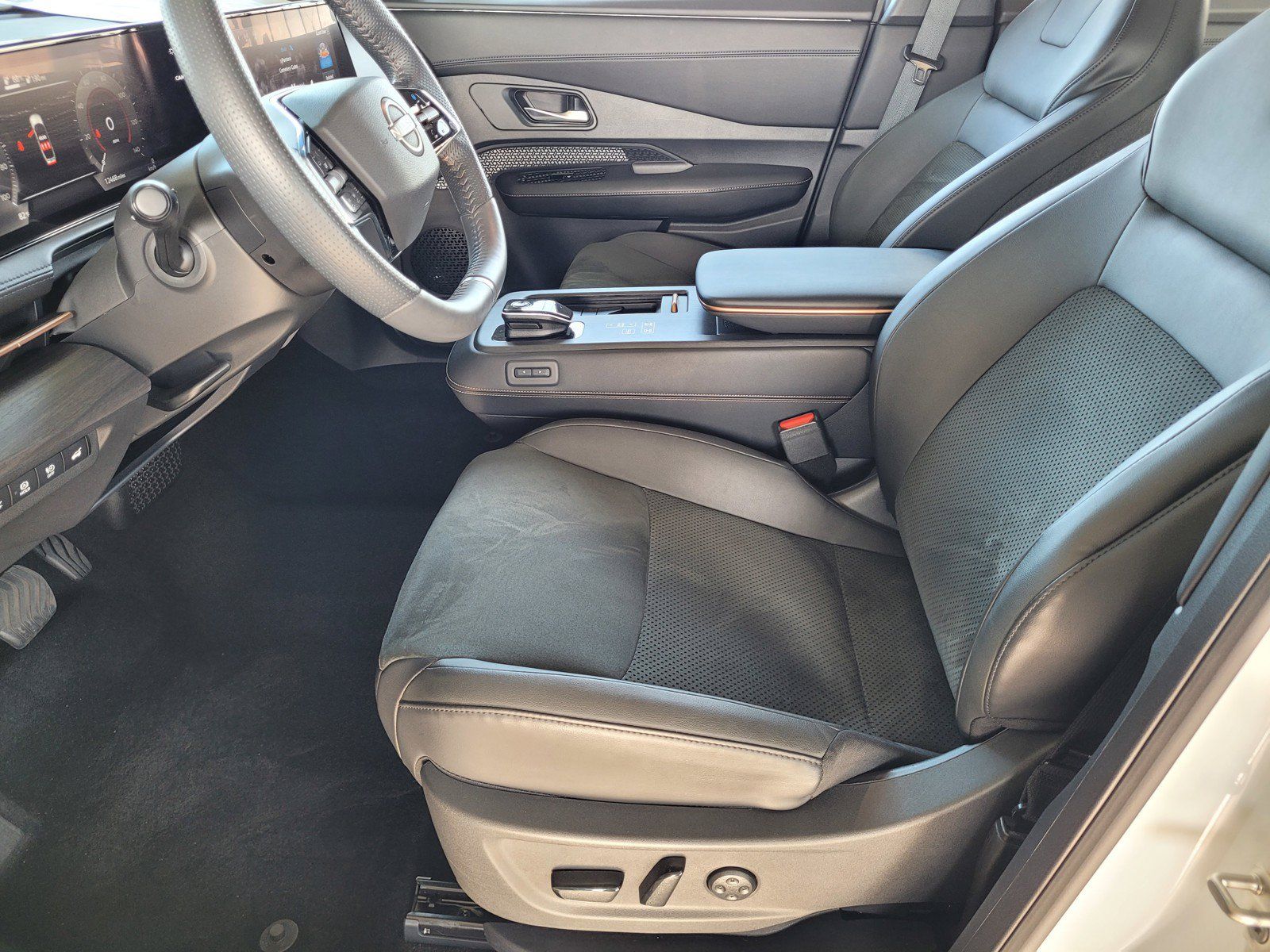 Certified 2024 Nissan Ariya AWD image 18