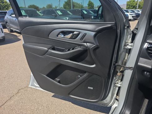 Used 2020 Chevrolet Traverse Premier FWD image 13