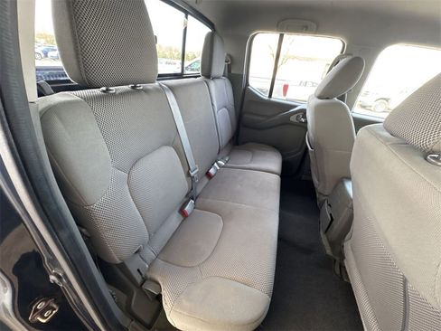 Used 2016 Nissan Frontier SV image 24