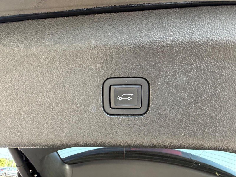 Used 2023 Buick Enclave Essence w/ LPO, Floor Liner Package AWD/4WD image 7