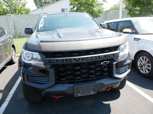Used 2022 Chevrolet Colorado ZR2 w/ ZR2 Midnight Special Edition AWD/4WD image 3