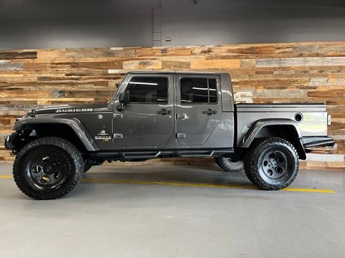 Used 2016 Jeep Wrangler Unlimited Rubicon w/ Connectivity Group AWD/4WD image 25