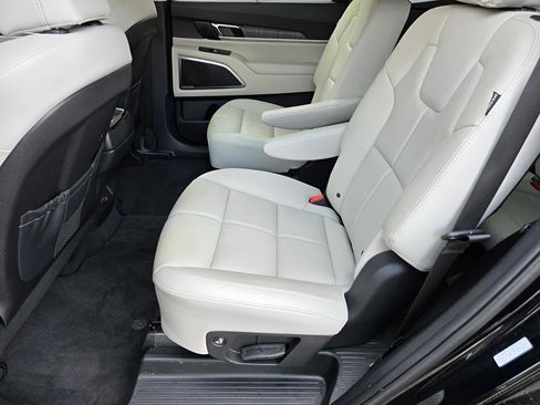 Used 2024 Kia Telluride SX image 17