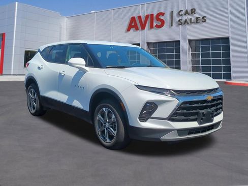 Used 2025 Chevrolet Blazer LT AWD/4WD image 3
