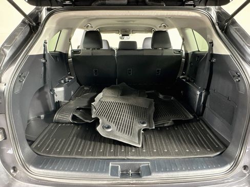 Used 2023 Toyota Highlander L FWD image 19