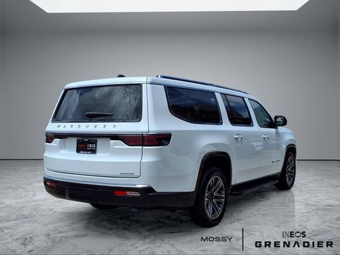 Used 2024 Jeep Wagoneer L Series II RWD image 7
