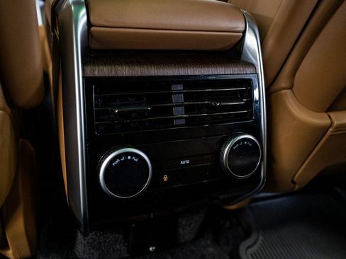 Used 2023 Land Rover Range Rover Long Wheelbase SE image 56