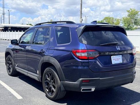 Used 2025 Honda Pilot Sport image 4