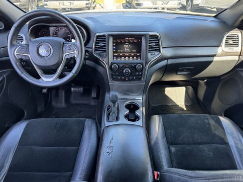 Used 2017 Jeep Grand Cherokee Altitude image 21